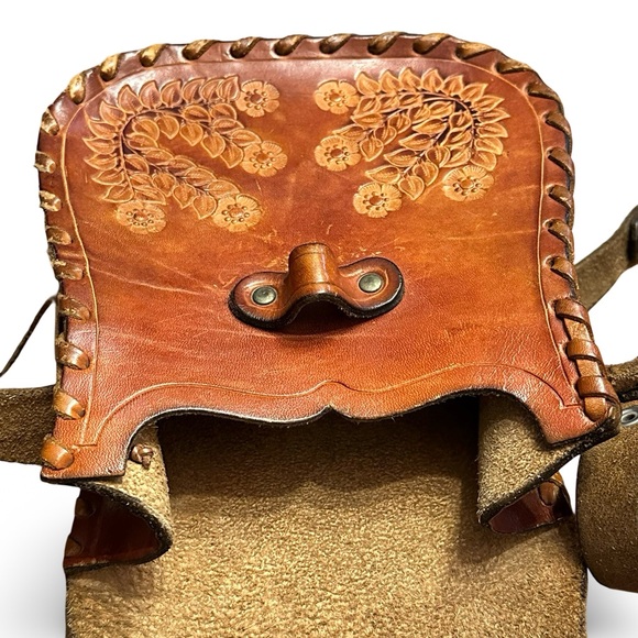 Vintage Tooled Leather Boho Shoulder Bag - Picture 4 of 13